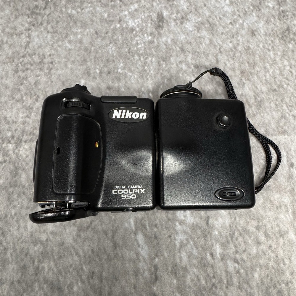 Nikon Coolpix 950 Digital Camera Working With Broken Battery Door Missing Pad